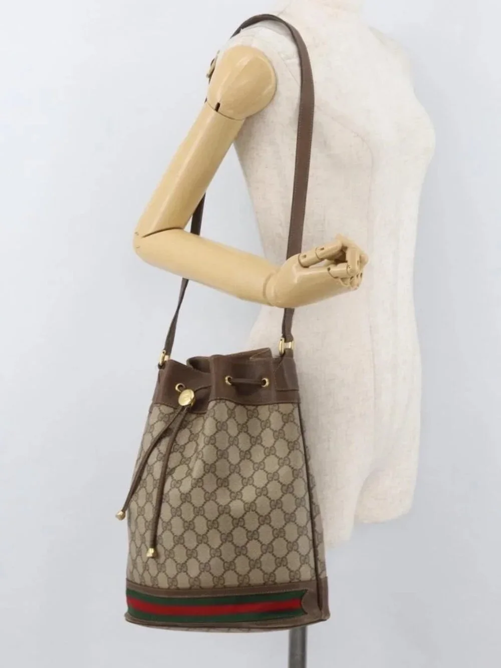 Gucci brand	gucci color	beige